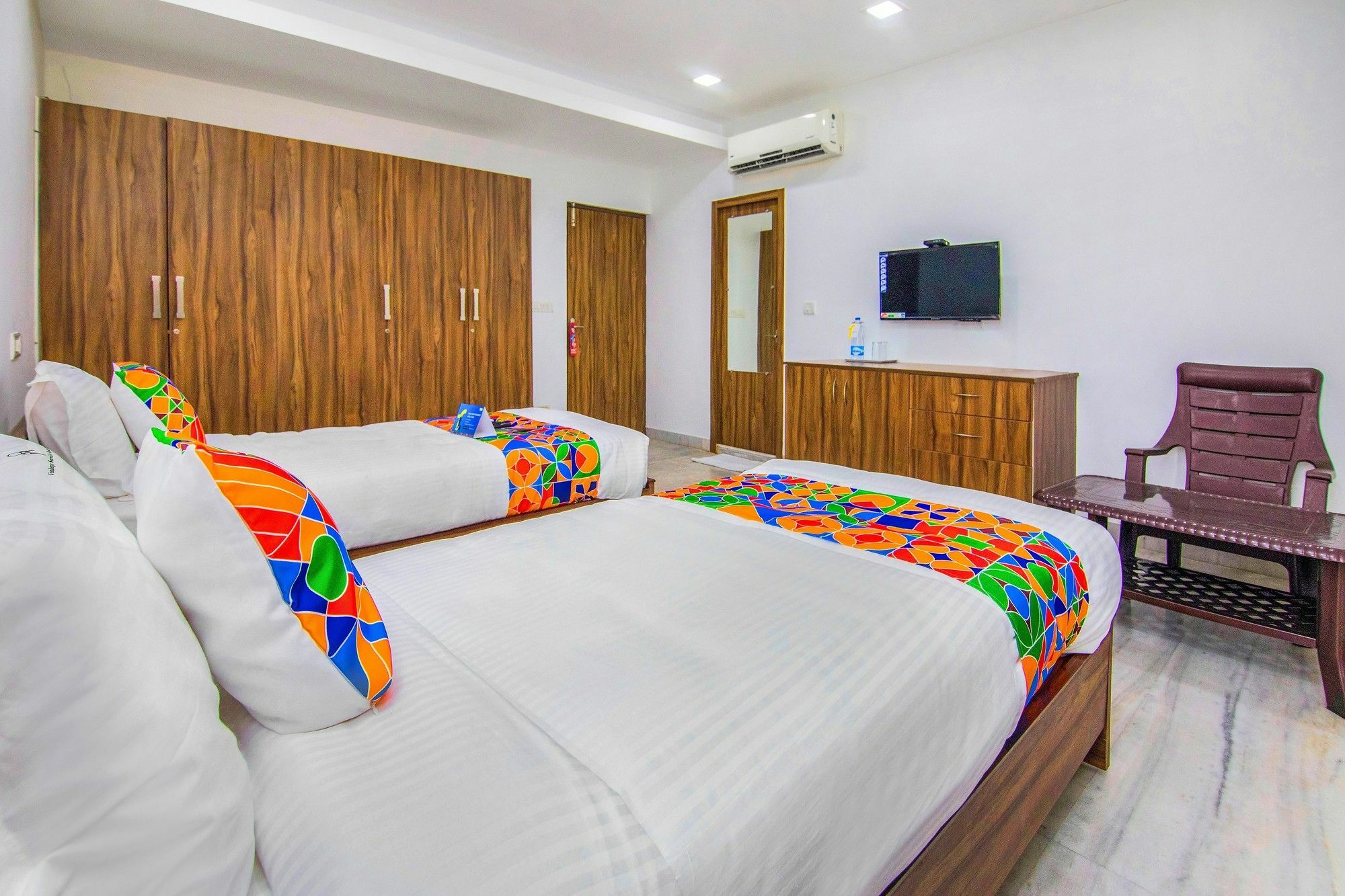 แฟ็บโฮเต็ล เวนคีย์ เซอร์วิซ อพาร์ตเมนต์ Hotel เชนไน ภายนอก รูปภาพ